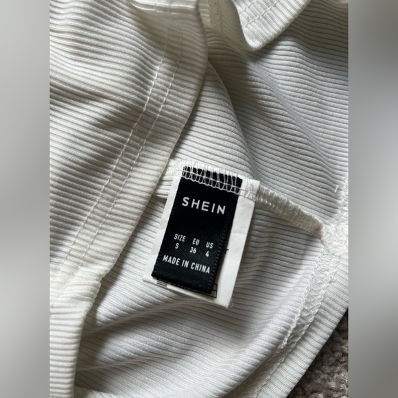 7. SHEIN Turtle Neck Sleeveless Top - Picture 3 of 4